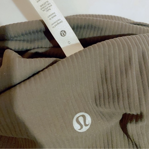 Lululemon high rise align joggers - Picture 4 of 4